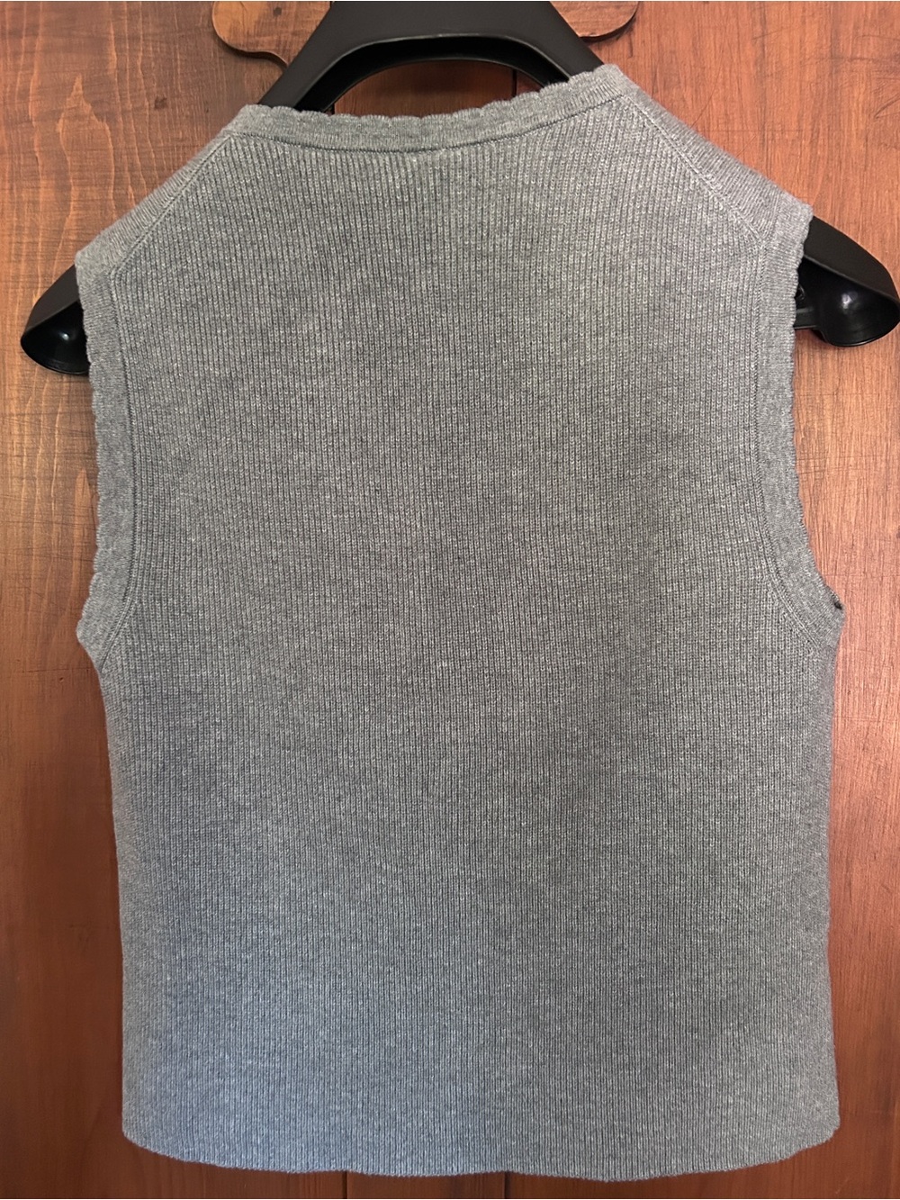 Uniqlo Gray Scalloped V-neck Sweater Vest Small NWT - Picture 2 of 10
